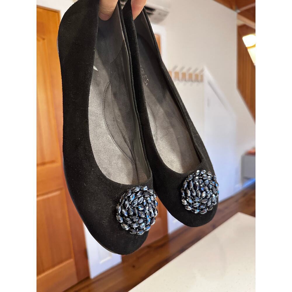 Aerosoles Women's 11 Black Suede Round Toe Flats with Jewel Detail. EUC!